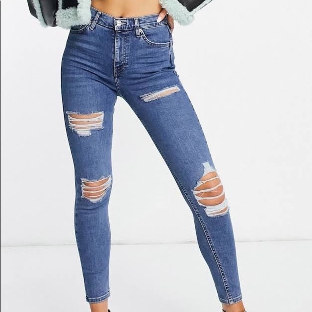 Topshop ripped high waisted jamie jeans in colour midblue. Size: W26 L30